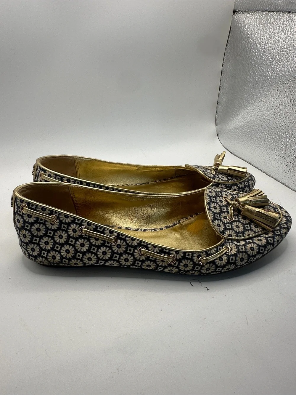 Patterned Tassel Loafers in Black and Gold size 6.5